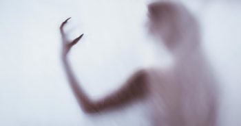 Odprawiła rytuał wyganiający złą energię i ukradła 13 tys. złotych!