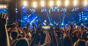 GIS zaleca unikanie uczestnictwa w imprezach masowych