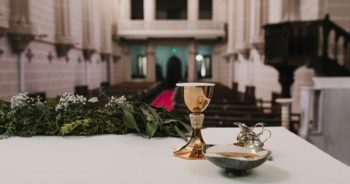 Kościół udziela dyspensy wiernym od uczestnictwa w niedzielnej Mszy św.