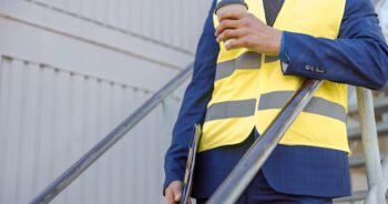 Odzież ochronna i robocza – co warto o niej wiedzieć?