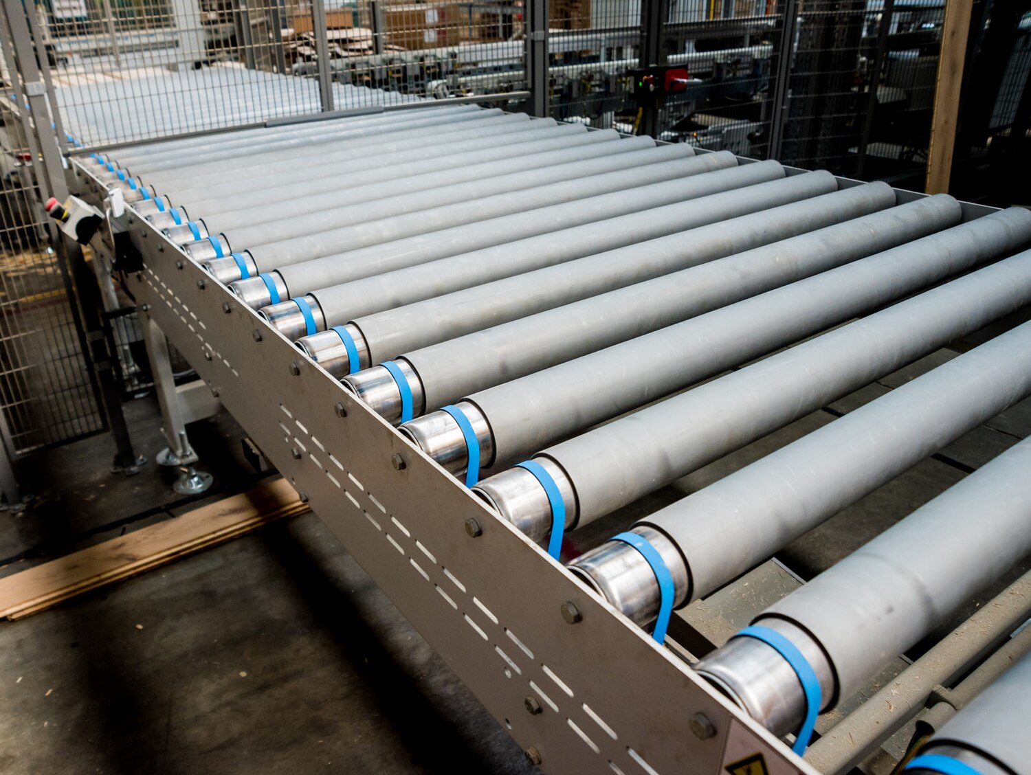 Automatyzacja transportu surowców w przemyśle – rola przenośników taśmowych w zwiększaniu efektywności