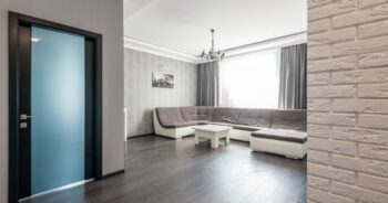 Jak zamontować panele przypodłogowe samodzielnie?